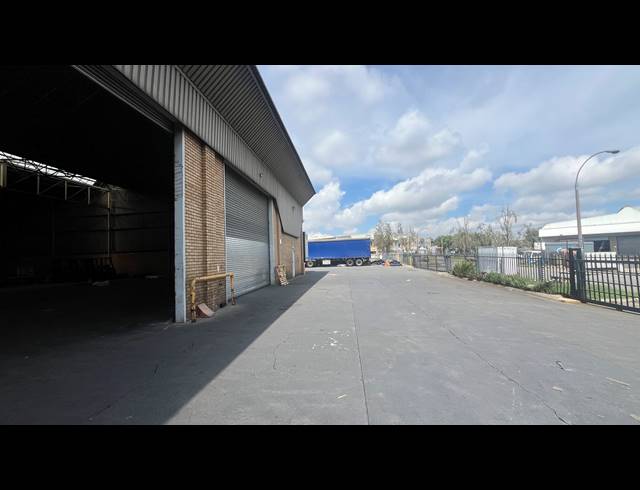 1,850M² WAREHOUSE FOR SALE IN SPARTAN